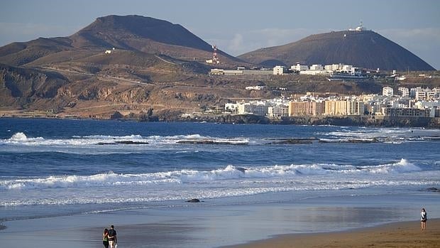 Canarias será uno de los destinos más demandados. En la imagen, la playa de las Canteras