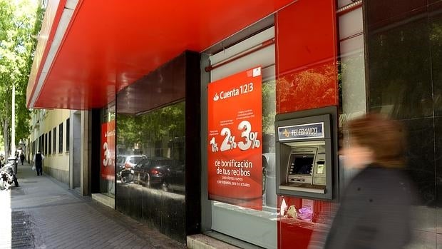 El Santander ya ha anunciado 450 cierres más en España