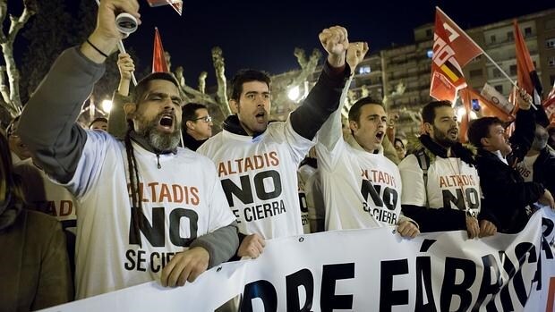 Empleados de Altadis protestan contra el cierre de la fábrica