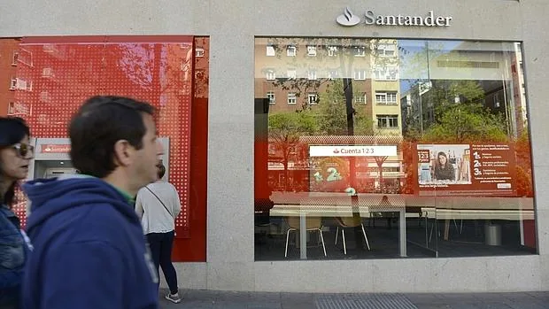 El Santander ha anunciado que cerrará cerca de 400 oficinas