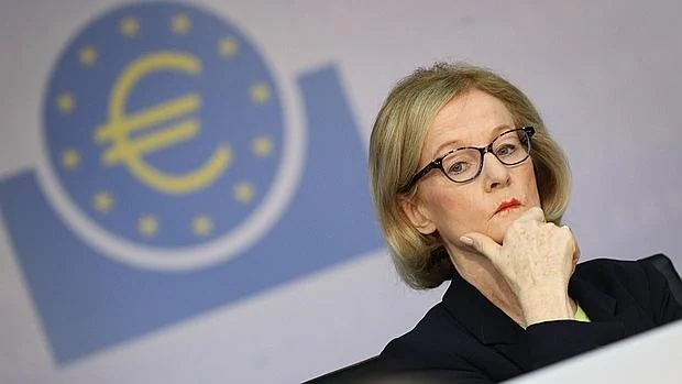 La presidenta del Mecanismo Único de Supervisión del BCE apuesta por ganar tamaño o escala, a través de procesos de integración