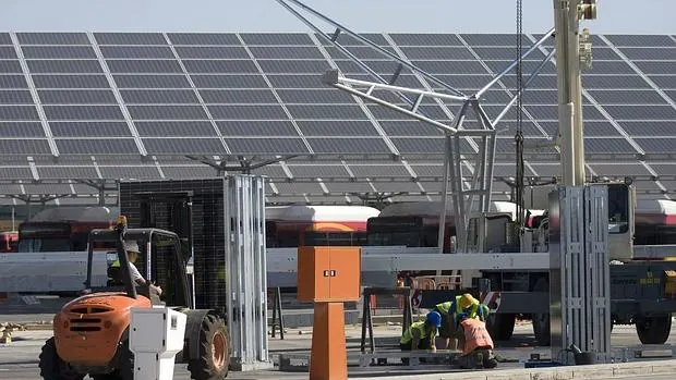 Instalación de una planta fotovoltaica en Sevilla