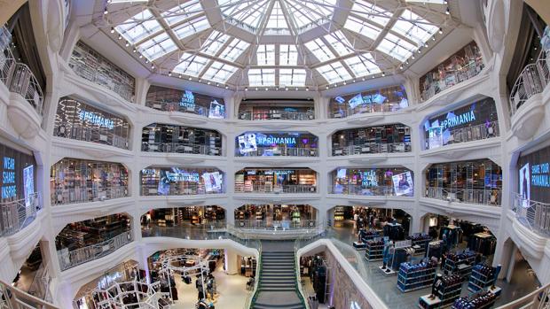 Interior de la tienda de la Gran Vía de Madrid