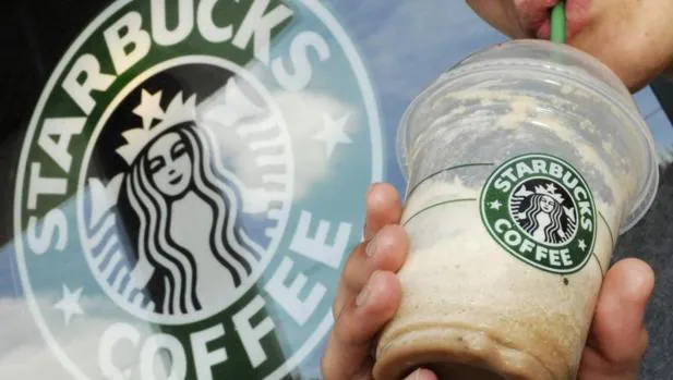 Según los demandantes, Starbucks llena aproximadamente un 25% menos de lo anunciado los vasos de «caffè latte»