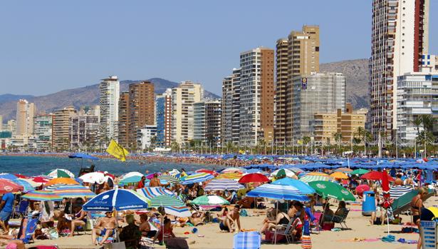 Vivienda y turismo, los sectores más perjudicados por una libra débil en España