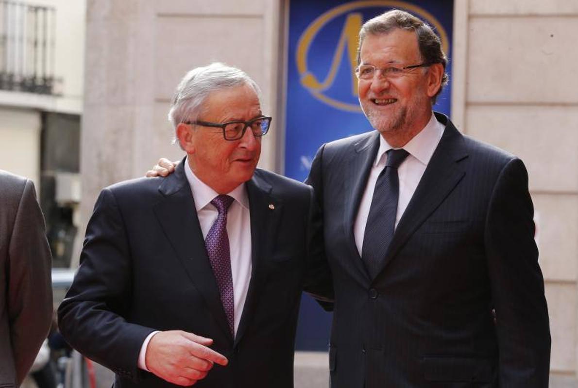 El Presidente de la Comisión Europea, Jean-Claude Juncker, junto al Presidente de España en funciones Mariano Rajoy