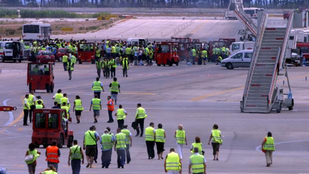 Huelga del personal de tierra de Iberia en el aeropuerto de El Prat en 2006