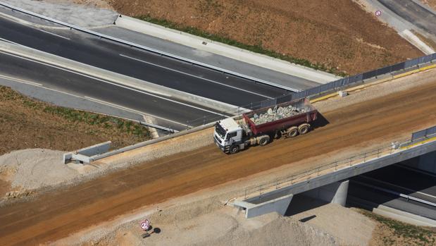 El valor del stock público de infraestructuras ha seguido «una línea ininterrumpida de ascenso desde 1960»