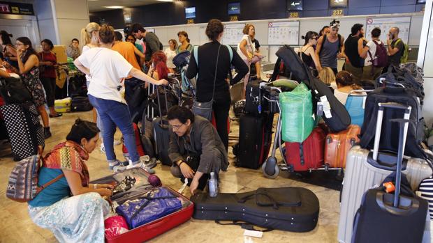 Casi 200 mexicanos, retenidos en Barajas desde hace quince días