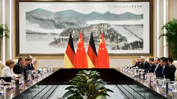 El presidente de China, Xi Jinping y la canciller alemana, Angela Merkel, durante su reunión en el G-20