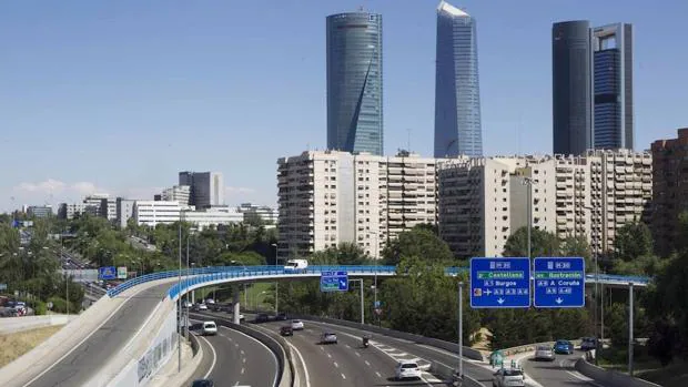 Vista de las cuatro torres de Madrid junto al Paseo de la Castellana