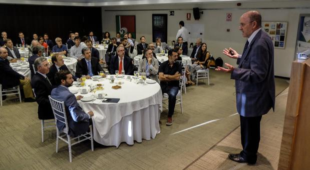 Jorge Zanoletty, presidente de World Office Forum, durante su intervención en Efisur