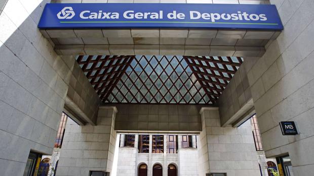 Entrada a la central de Caixa Geral de Depósitos,