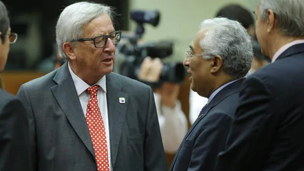 El presidente de la CE, Jean-Claude Juncker, y el primer ministro luso, António Costa.