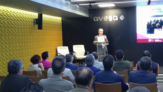 José Antonio Pérez durante la presentación del Pulsímetro