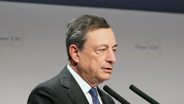 El presidente del Banco Central Europeo (BCE), Mario Draghi, interviene en un congreso de banca en Fráncfort del Meno (Alemania)