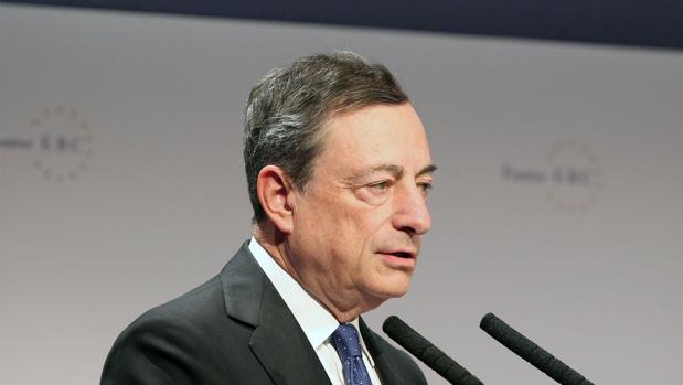 El presidente del Banco Central Europeo (BCE), Mario Draghi, interviene en un congreso de banca en Fráncfort del Meno (Alemania)