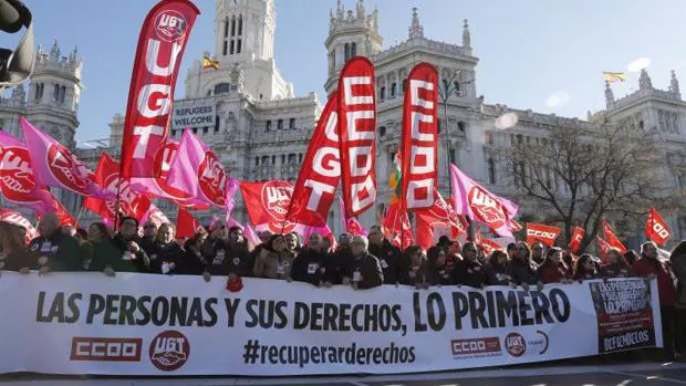 Manifestación de los sindicatos contra las líneas rojas al diálogo social