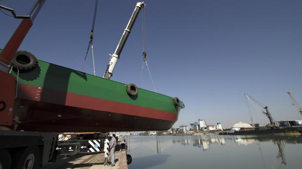 Un barco en los astilleros de Sevilla