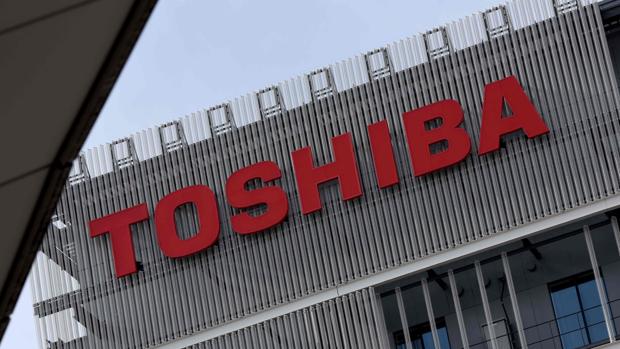 Toshiba ha caído solo este jueves un 17% en Bolsa