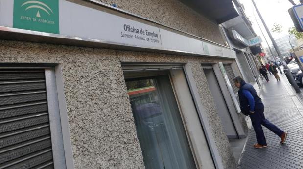 El desempleo de la Eurozona se mantuvo estable en noviembre con una tasa del 9,8%