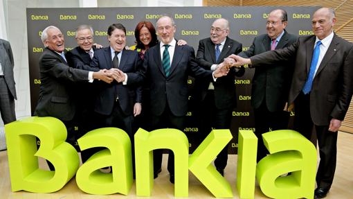 Los expresidentes de Caja Madrid, Bancaja y las otras cinco cajas que formaron Bankia, al anunciar la fusión