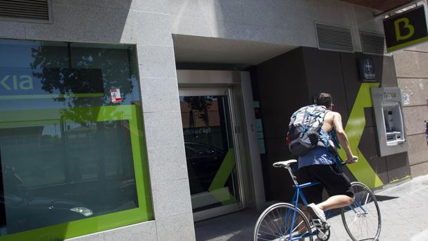 Bankia cerrará 108 oficinas hasta abril y aumentará sus gestores remotos