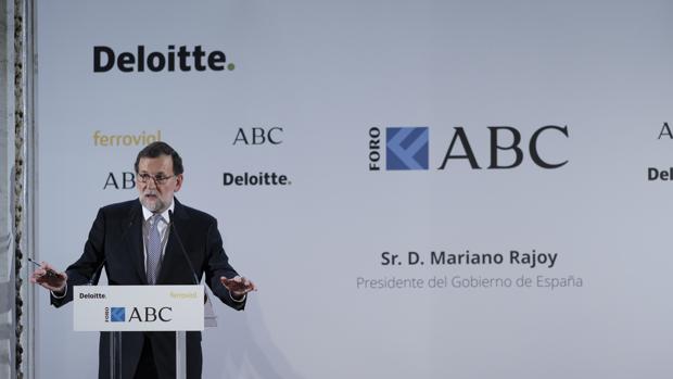 Rajoy anunció en el Foro ABC la reducción de tasas de AENA