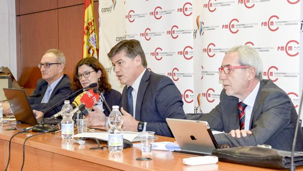La Plataforma Multisectorial contra la Morosidad (PMcM) durante la presentación de su «Informe sobre Morosidad: Estudio Plazos de Pago en España 2016»