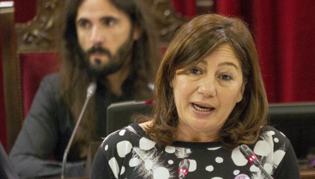 La presidenta de Baleares, Francina Armengol, interviene este martes en el Parlamento de Baleares