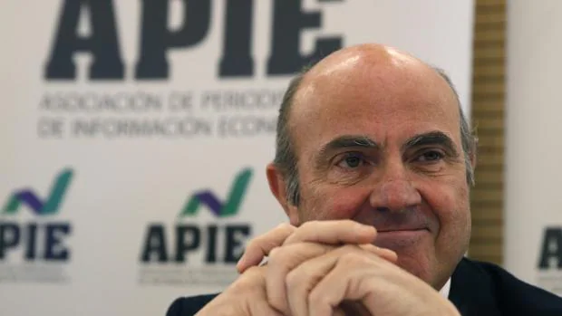 El ministro también aseguró que seguirían las ventas de paquetes de acciones de Bankia