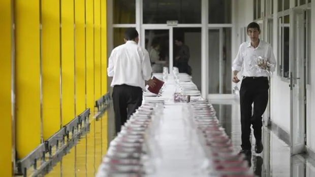 Uno de los empleos más demandados será el de camarero de banquetes, según Adecco