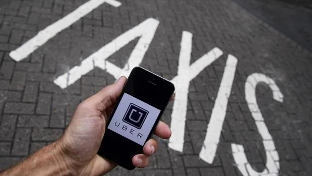 El sector del taxi continúa denunciando la «competencia desleal» que según ellos ejerce Uber