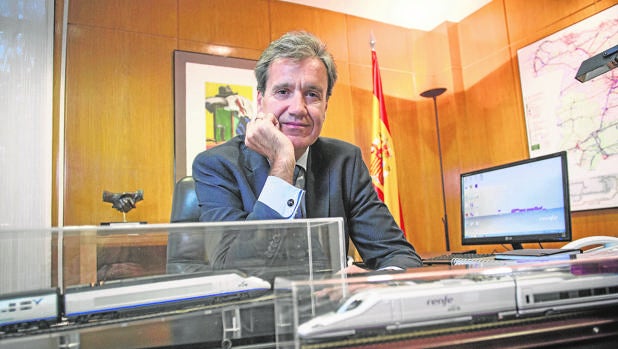 Juan Alfaro, presidente de Renfe, en su despacho de la madrileña calle Pío XII