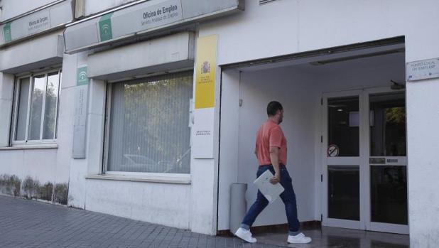 El paro baja en 33.984 personas en Andalucía en abril