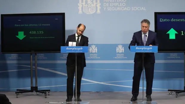 Los secretarios de Estado de Empleo y de Seguridad Social, Juan Pablo Riesgo (i) y Tomás Burgos