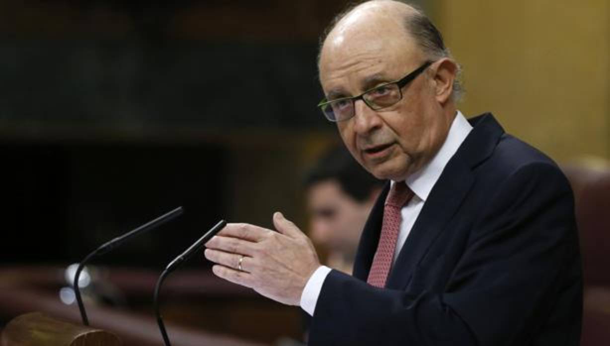 El minsitro de Hacienda, Cristóbal Montoro, en el Pleno del Congreso