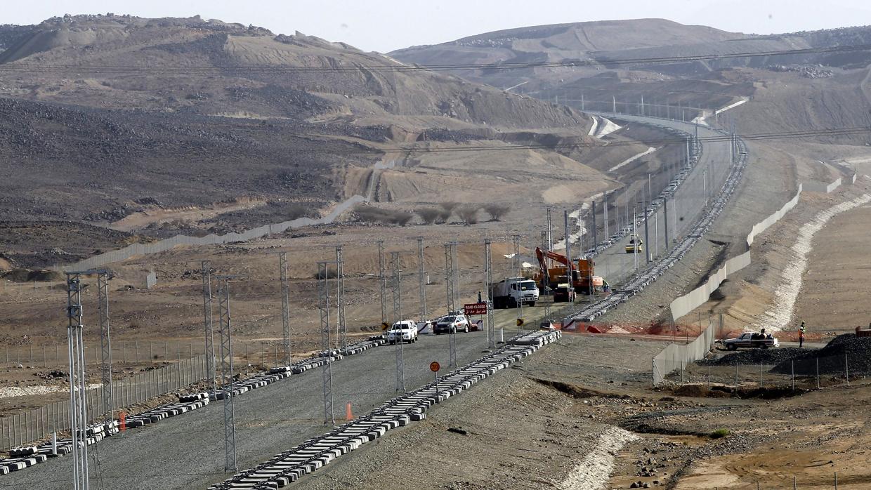 Construcción de uno de los tramos del AVE entre La Meca y Medina