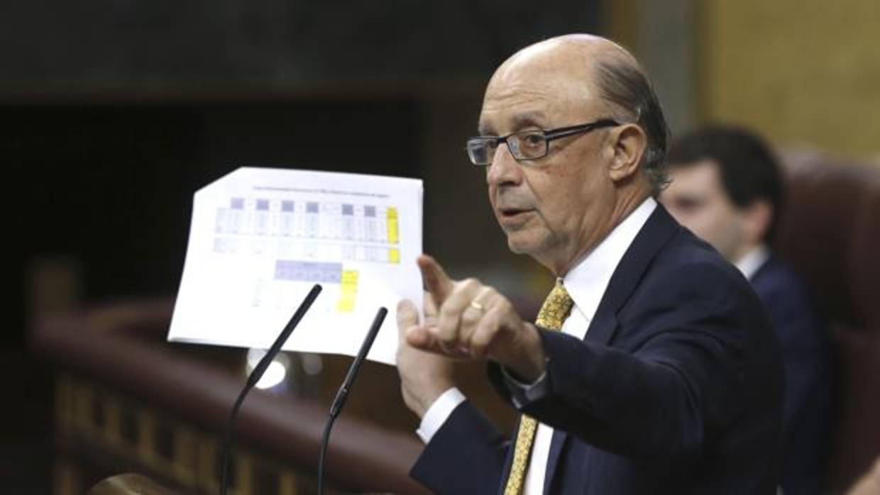 Cristóbal Montoro, ministro de Hacienda, en el Congreso