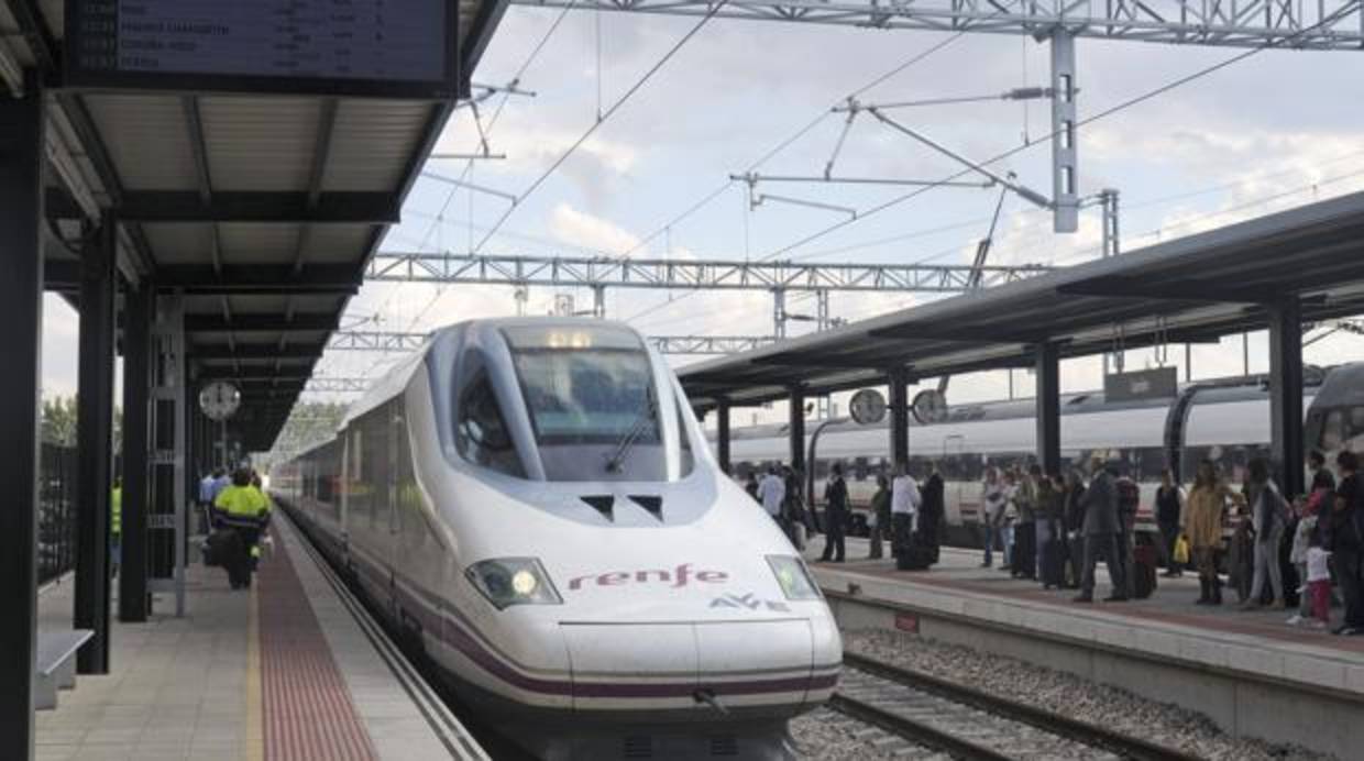 Llegada a la estación de León del primer AVE con salida desde Madrid