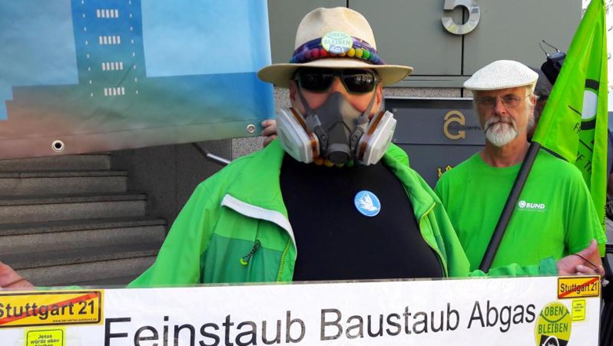 Protesta de manifestantes contra la contaminación en Stuttgart