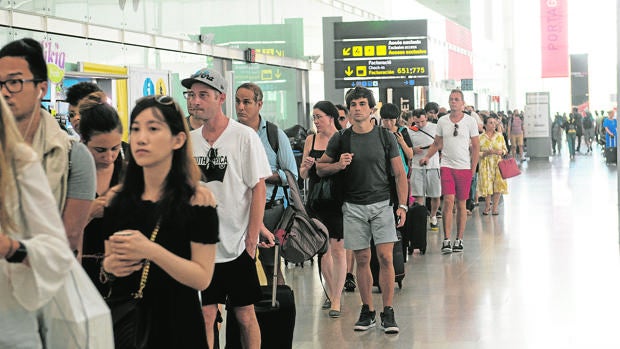 AENA fuerza la negociación, pero se mantienen las huelgas en El Prat