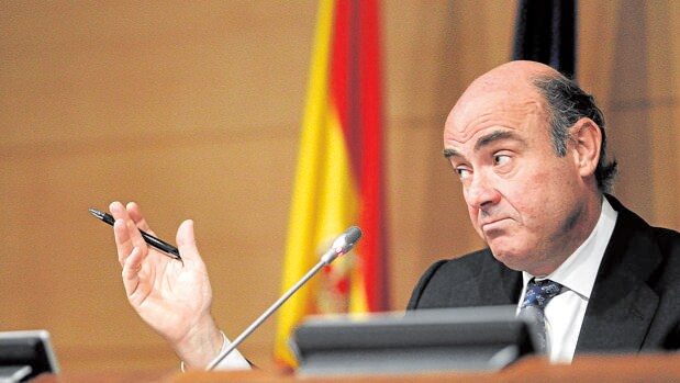 Luis de Guindos en 2012, cuando la Unión Europea concedió un préstamo de 100.000 millones al sistema financiero español