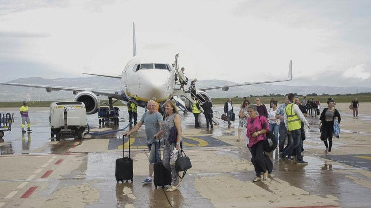 Llegada de un vuelo de Ryanair al aeropuerto de Castellón