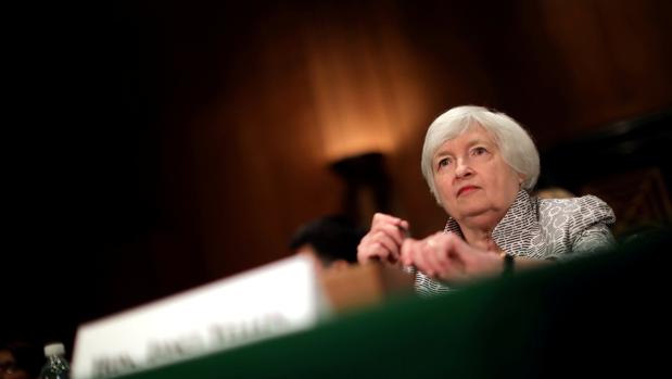 Yellen defiende el actual nivel de regulación bancaria frente al desmantelamiento diseñado por Trump