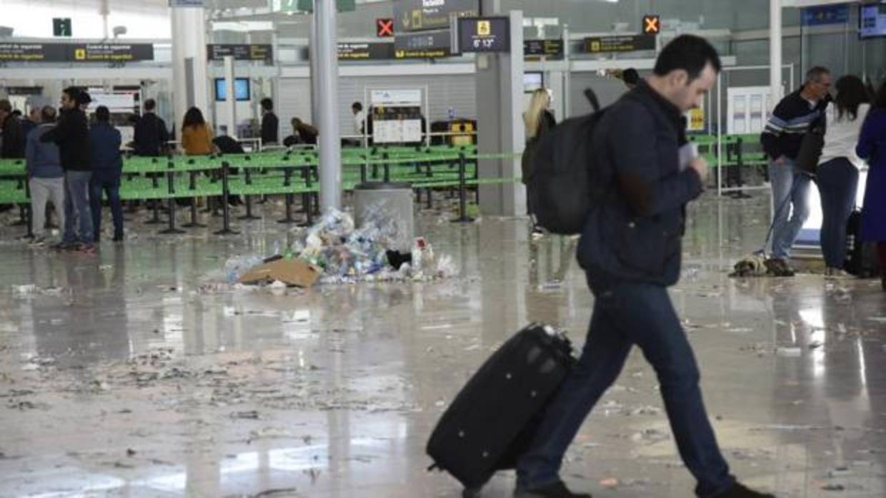 El aeropuesto del Prat tras la huelga de los servicios de limpieza en 2016