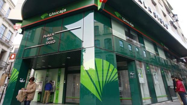 Unicaja, multada por la cláusulas abusivas en las hipotecas