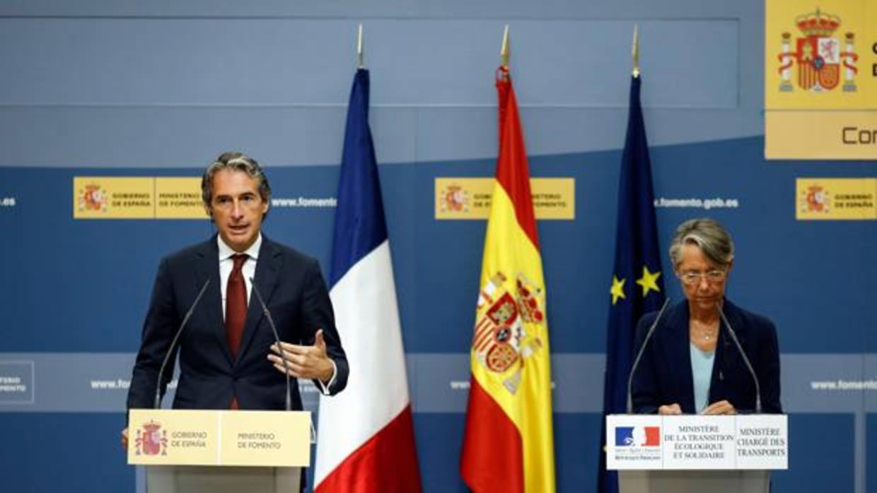 El ministro de Fomento, Íñigo Gómez de la Serna, se reúne con la ministra de Transportes de Francia, Élisabeth Borne