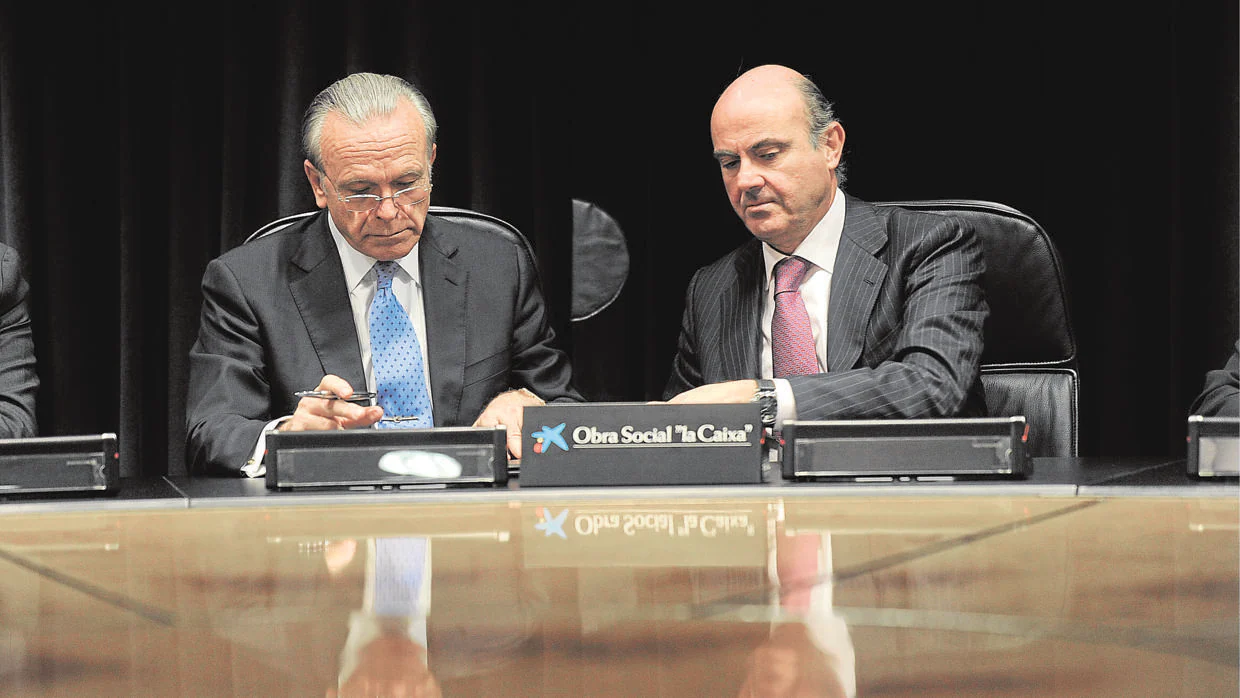 Isidro Fainé, presidente de Fundación la Caixa y Gas Natural, con el ministro de Economía, Luis de Guindos