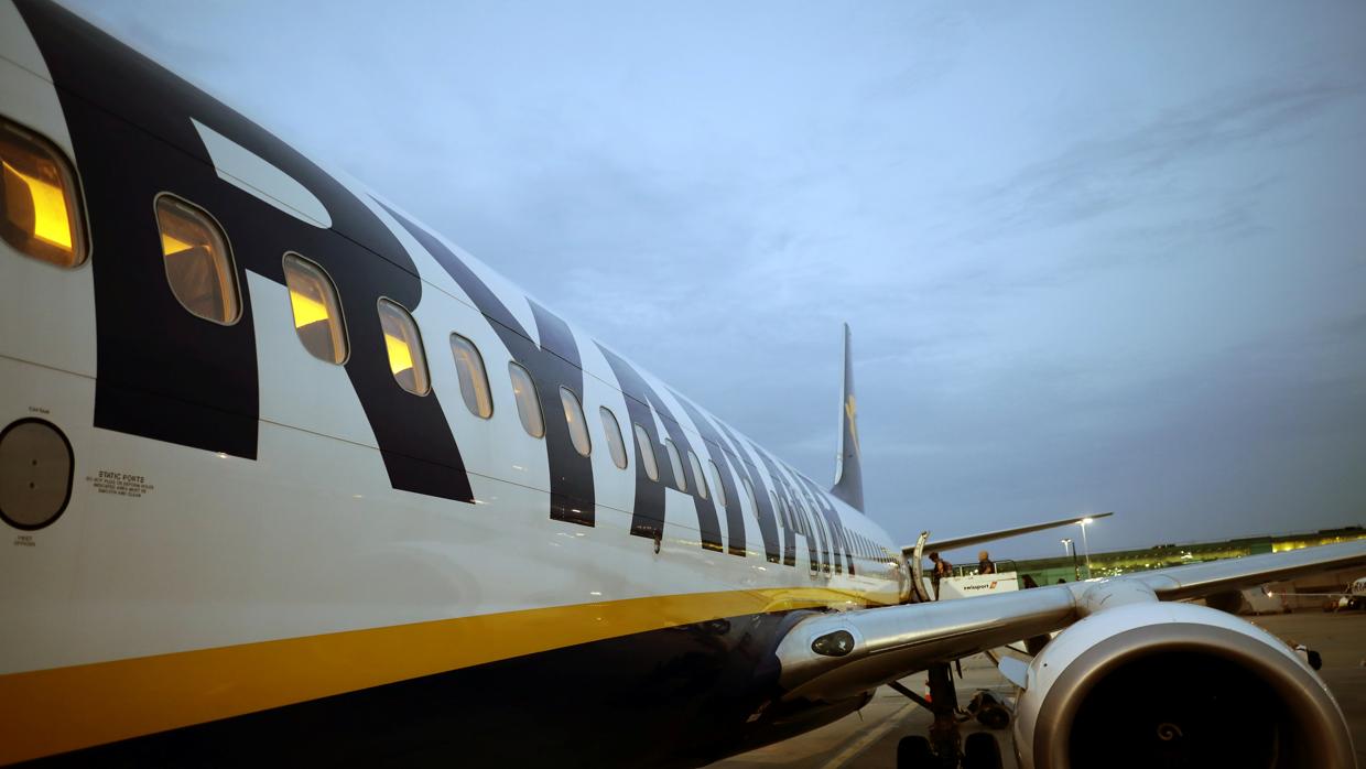 Un avión de Ryanair en el aeropuerto de Stansted, en Londres